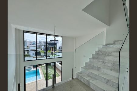 Apartamento à venda com 475m², 5 quartos e 2 vagas Apartamento à venda com 475m², 5 quartos e 2 vagasEscada