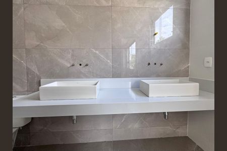 Apartamento à venda com 475m², 5 quartos e 2 vagas Apartamento à venda com 475m², 5 quartos e 2 vagasBanheiro da Suíte 5