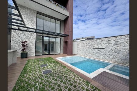 Apartamento à venda com 475m², 5 quartos e 2 vagas Apartamento à venda com 475m², 5 quartos e 2 vagasÁrea externa