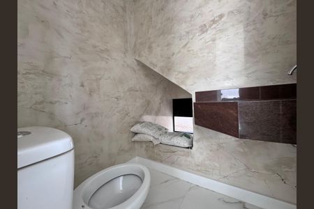 Casa de condomínio à venda com 420m², 4 quartos e 4 vagasLavabo