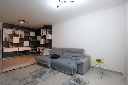 Casa à venda com 140m², 2 quartos e 8 vagasSala