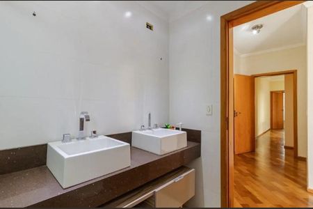 Casa à venda com 200m², 3 quartos e 4 vagas Casa à venda com 200m², 3 quartos e 4 vagasBanheiro