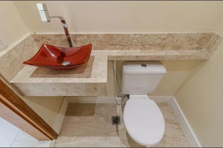 Casa à venda com 200m², 3 quartos e 4 vagas Casa à venda com 200m², 3 quartos e 4 vagasBanheiro