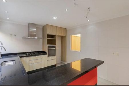 Casa à venda com 200m², 3 quartos e 4 vagas Casa à venda com 200m², 3 quartos e 4 vagasCozinha