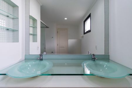 Apartamento à venda com 160m², 3 quartos e 4 vagasBanheiro