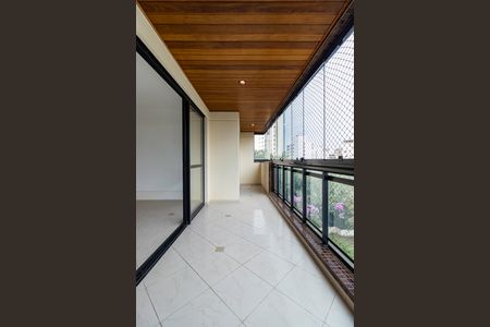 Apartamento à venda com 160m², 3 quartos e 4 vagasvaranda