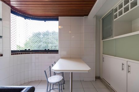 Apartamento à venda com 160m², 3 quartos e 4 vagasCozinha