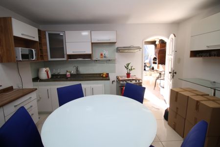 Casa à venda com 230m², 6 quartos e 5 vagasCozinha