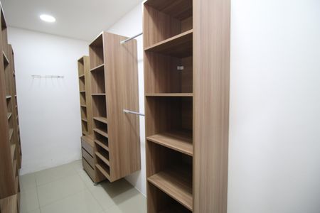 Casa à venda com 230m², 6 quartos e 5 vagasCloset
