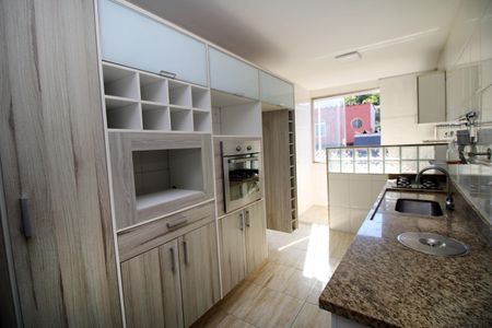 Casa à venda com 230m², 6 quartos e 5 vagasCozinha