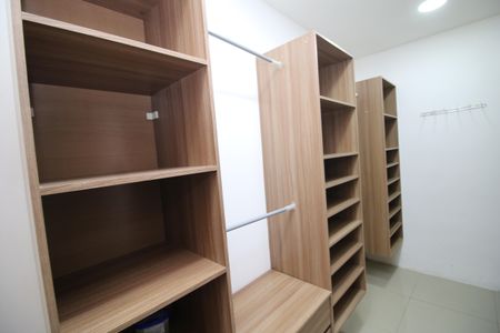 Casa à venda com 230m², 6 quartos e 5 vagasCloset