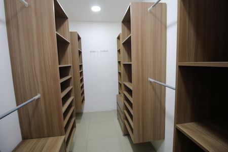Casa à venda com 230m², 6 quartos e 5 vagasCloset