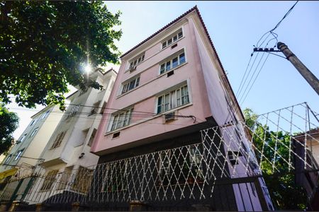 Apartamento à venda com 90m², 2 quartos e sem vaga Apartamento à venda com 90m², 2 quartos e sem vagaFachada