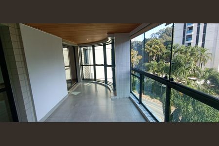 Apartamento à venda com 152m², 4 quartos e 3 vagas Apartamento à venda com 152m², 4 quartos e 3 vagasVaranda da Sala