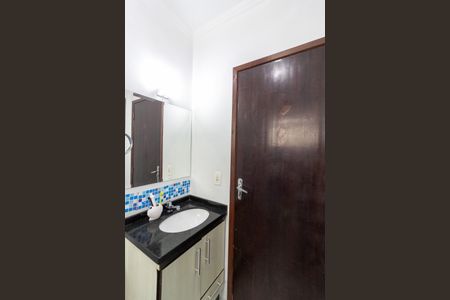 Casa à venda com 137m², 3 quartos e 2 vagas Casa à venda com 137m², 3 quartos e 2 vagasBanheiro Social