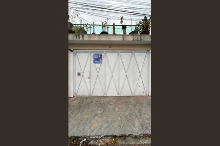 Casa à venda com 137m², 3 quartos e 2 vagas Casa à venda com 137m², 3 quartos e 2 vagasFachada