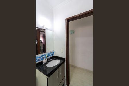 Casa à venda com 137m², 3 quartos e 2 vagas Casa à venda com 137m², 3 quartos e 2 vagasBanheiro Social