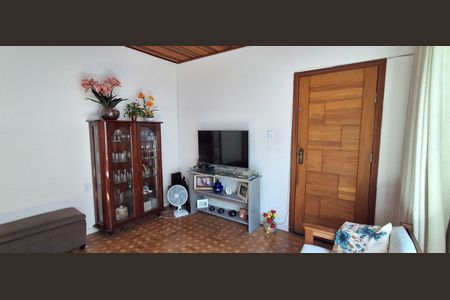 Casa à venda com 175m², 2 quartos e 2 vagas Casa à venda com 175m², 2 quartos e 2 vagasSala