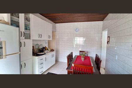 Casa à venda com 175m², 2 quartos e 2 vagas Casa à venda com 175m², 2 quartos e 2 vagasCozinha