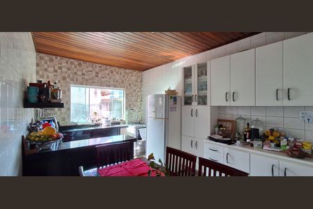 Casa à venda com 175m², 2 quartos e 2 vagas Casa à venda com 175m², 2 quartos e 2 vagasCozinha