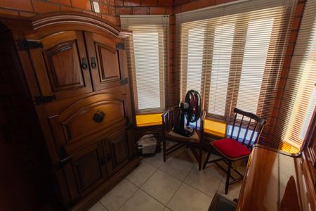 Casa de condomínio à venda com 283m², 3 quartos e 10 vagas Casa de condomínio à venda com 283m², 3 quartos e 10 vagasEscritório