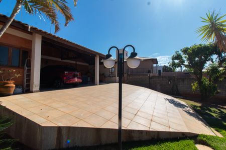 Casa de condomínio à venda com 283m², 3 quartos e 10 vagas Casa de condomínio à venda com 283m², 3 quartos e 10 vagasÁrea Externa