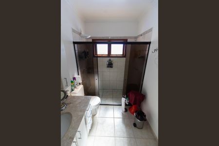 Casa de condomínio à venda com 283m², 3 quartos e 10 vagas Casa de condomínio à venda com 283m², 3 quartos e 10 vagasBanheiro da Suíte 3