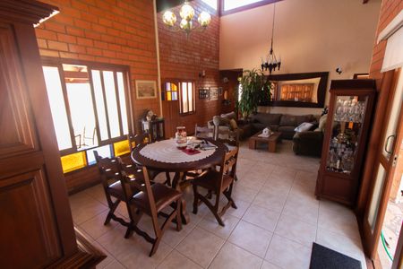 Casa de condomínio à venda com 283m², 3 quartos e 10 vagas Casa de condomínio à venda com 283m², 3 quartos e 10 vagasSala de Jantar