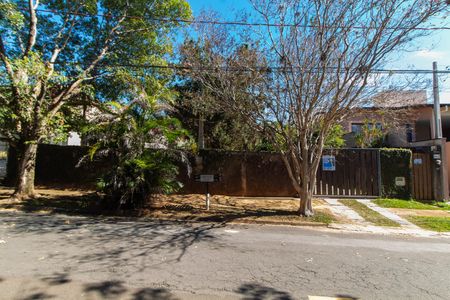 Casa de condomínio à venda com 283m², 3 quartos e 10 vagas Casa de condomínio à venda com 283m², 3 quartos e 10 vagasFachada