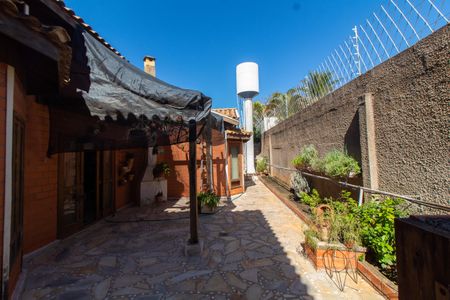 Casa de condomínio à venda com 283m², 3 quartos e 10 vagas Casa de condomínio à venda com 283m², 3 quartos e 10 vagasÁrea Externa