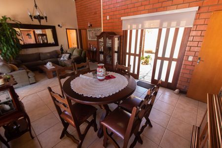 Casa de condomínio à venda com 283m², 3 quartos e 10 vagas Casa de condomínio à venda com 283m², 3 quartos e 10 vagasSala de Jantar
