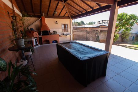Casa de condomínio à venda com 283m², 3 quartos e 10 vagas Casa de condomínio à venda com 283m², 3 quartos e 10 vagasÁrea Externa