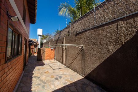 Casa de condomínio à venda com 283m², 3 quartos e 10 vagas Casa de condomínio à venda com 283m², 3 quartos e 10 vagasÁrea Externa