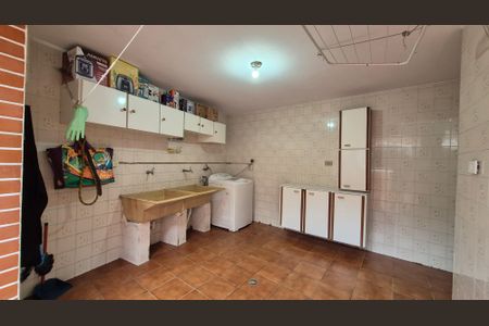 Casa à venda com 300m², 3 quartos e 6 vagasLavanderia