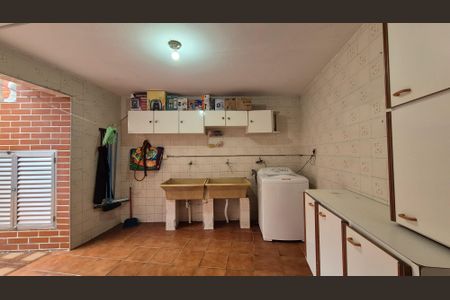 Casa à venda com 300m², 3 quartos e 6 vagasLavanderia