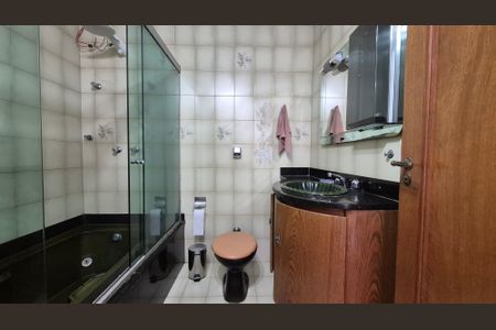 Casa à venda com 300m², 3 quartos e 6 vagasBanheiro da suíte