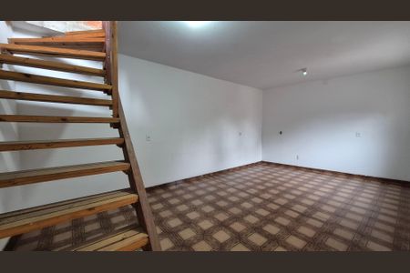 Casa à venda com 300m², 3 quartos e 6 vagasQuarto - Fundos