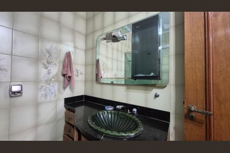 Casa à venda com 300m², 3 quartos e 6 vagasBanheiro da suíte