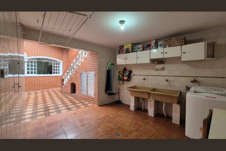 Casa à venda com 300m², 3 quartos e 6 vagasLavanderia