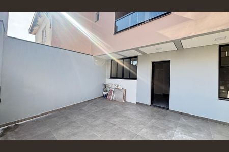 Casa à venda com 70m², 2 quartos e 2 vagas Casa à venda com 70m², 2 quartos e 2 vagasGaragem