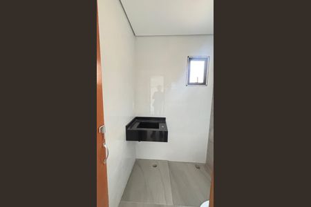 Casa à venda com 70m², 2 quartos e 2 vagas Casa à venda com 70m², 2 quartos e 2 vagasBanheiro da Suíte 1