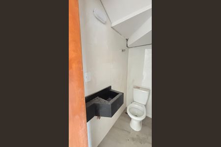Casa à venda com 70m², 2 quartos e 2 vagas Casa à venda com 70m², 2 quartos e 2 vagasLavabo