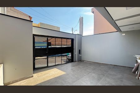 Casa à venda com 70m², 2 quartos e 2 vagas Casa à venda com 70m², 2 quartos e 2 vagasGaragem