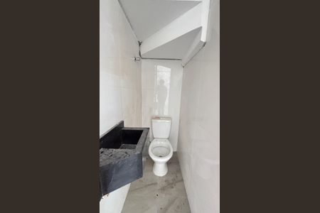 Casa à venda com 70m², 2 quartos e 2 vagas Casa à venda com 70m², 2 quartos e 2 vagasLavabo