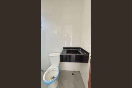Casa à venda com 70m², 2 quartos e 2 vagas Casa à venda com 70m², 2 quartos e 2 vagasBanheiro da Suíte 1