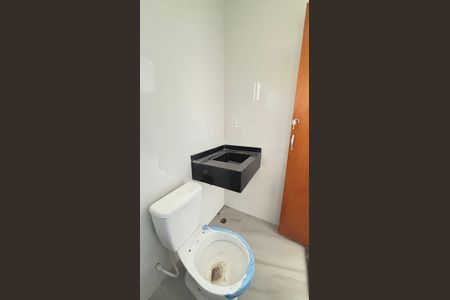Casa à venda com 70m², 2 quartos e 2 vagas Casa à venda com 70m², 2 quartos e 2 vagasBanheiro da Suíte 1