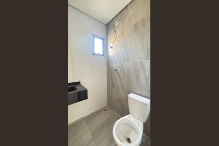 Casa à venda com 70m², 2 quartos e 2 vagas Casa à venda com 70m², 2 quartos e 2 vagasBanheiro da Suíte 2