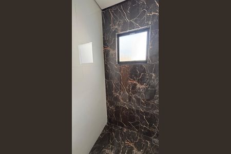 Casa à venda com 95m², 3 quartos e 2 vagas Casa à venda com 95m², 3 quartos e 2 vagasBanheiro da Suíte