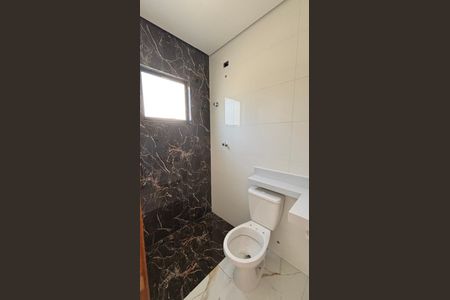 Casa à venda com 95m², 3 quartos e 2 vagas Casa à venda com 95m², 3 quartos e 2 vagasBanheiro da Suíte