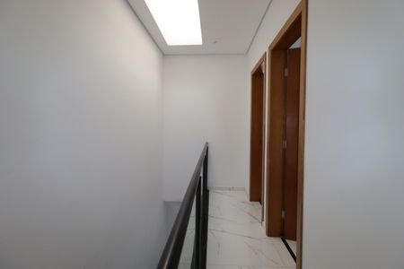Casa à venda com 95m², 3 quartos e 2 vagasCorredor
